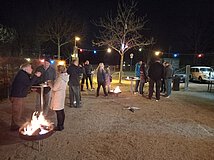 Ersten Glühwein-Abend des OGV Abstatt auf dem neuen Vereinsgelände mit atmosphärischer Beleuchtung bei Nacht